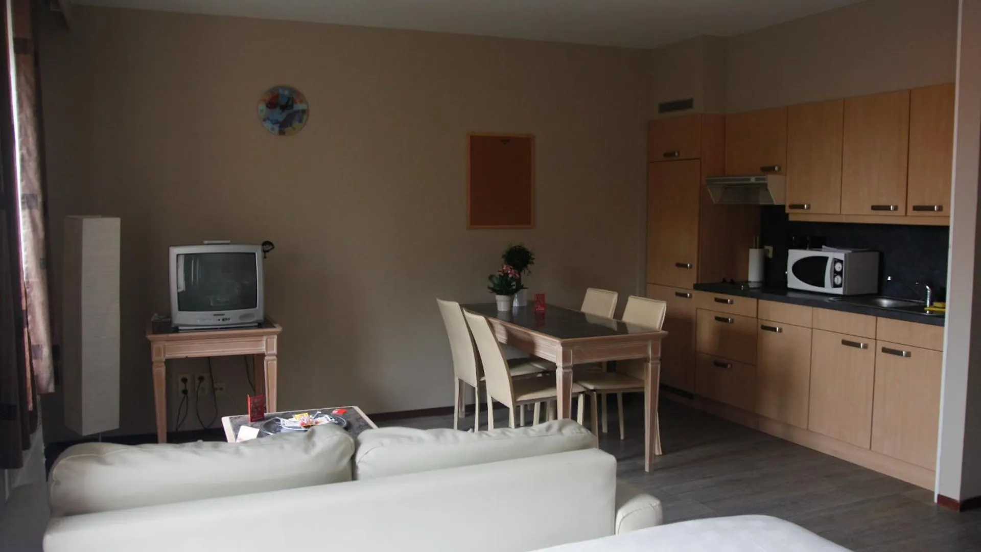 Ambassador Suites Antwerpen Apartman