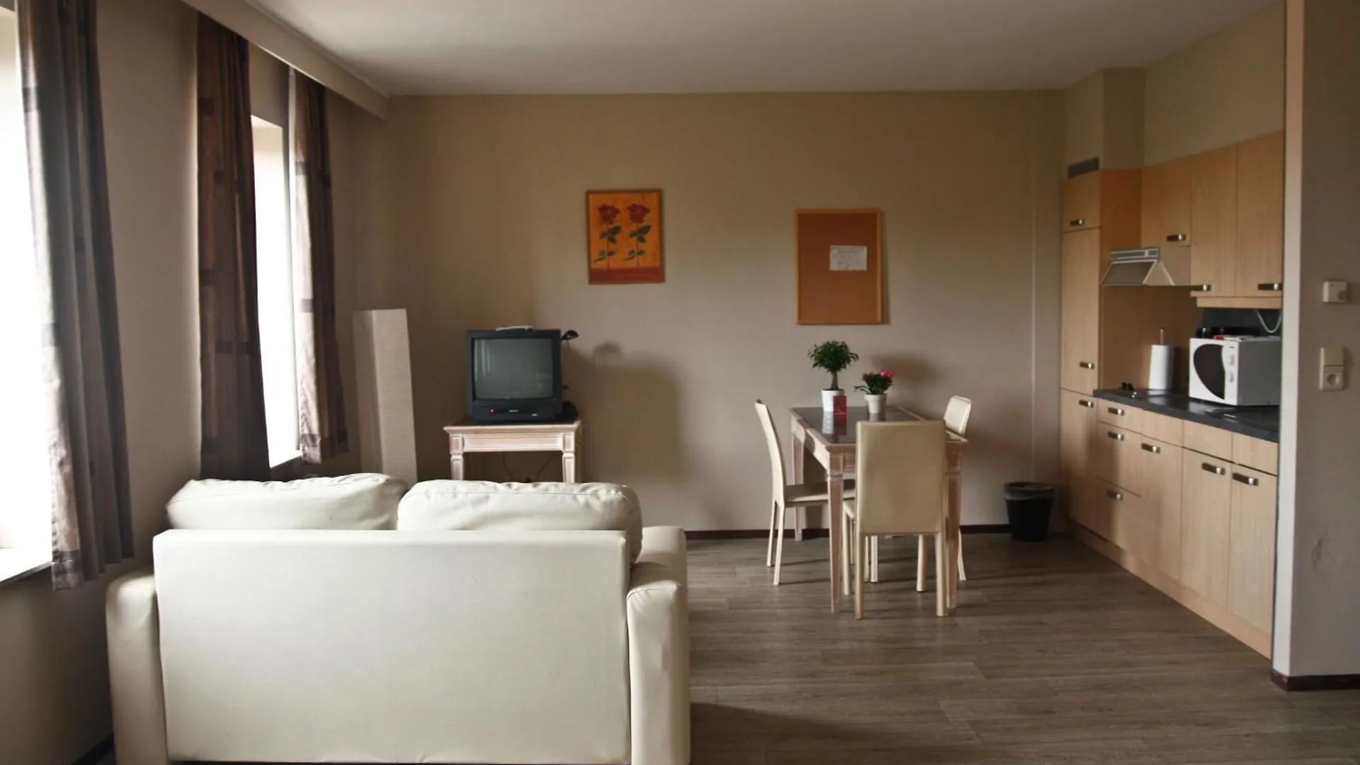 Ambassador Suites Antwerpen 0*,