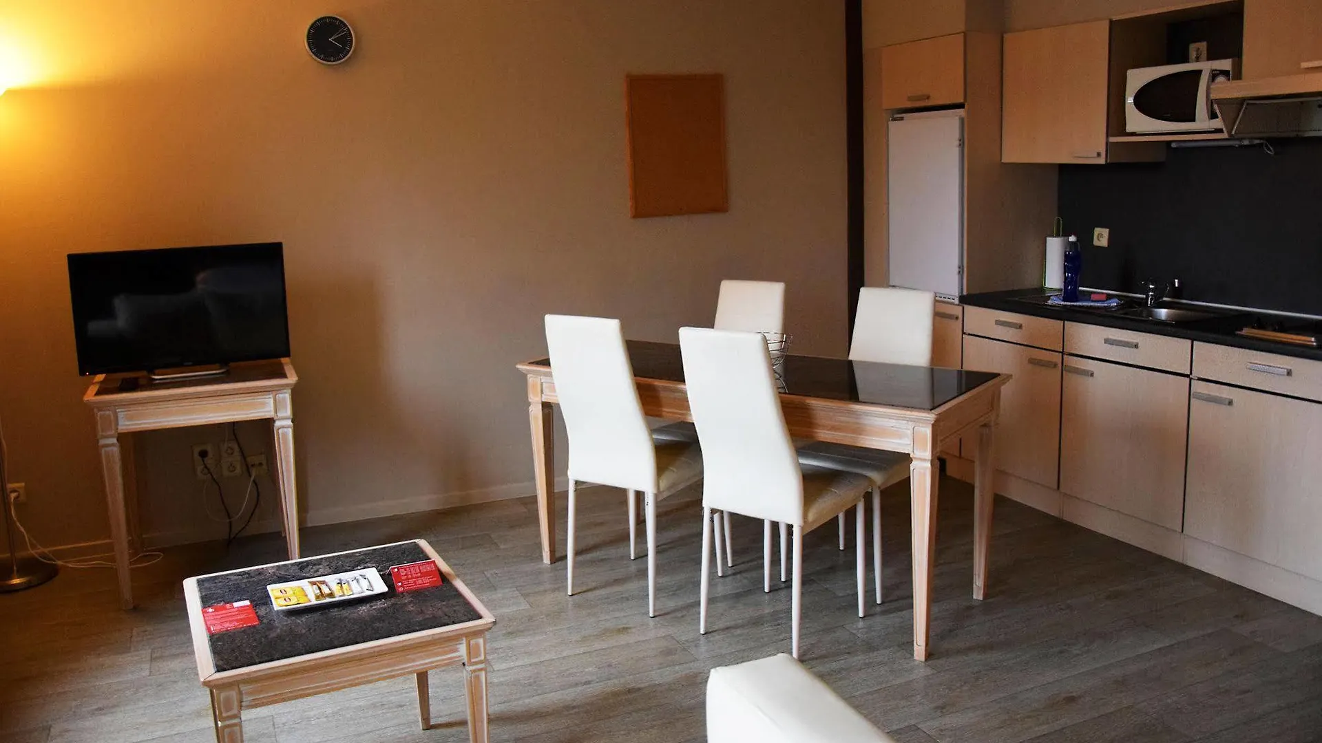 Ambassador Suites Antwerpen Apartman